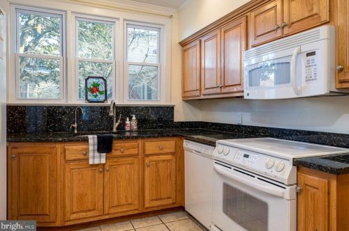 102 High St, Edinburg VA  22824-3084 exterior