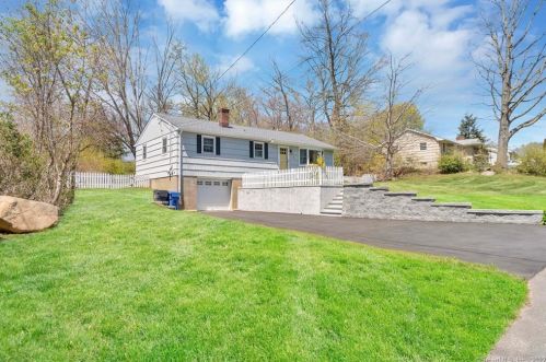 121 Twitchgrass Rd, Bridgeport, CT 06611-4658