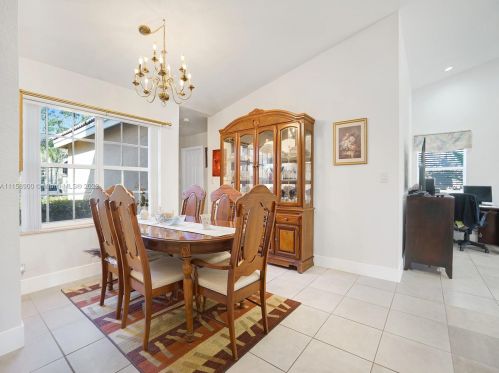 425 198 Ter, Hollywood FL exterior