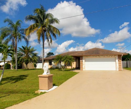 455 Fallon Dr, Fort Pierce, FL 34983-2634