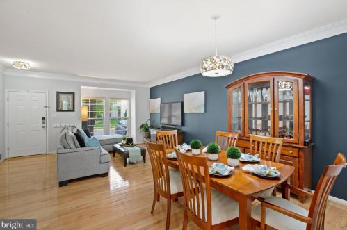 6724 Emmanuel Ct, Gainesville VA  20155-1492 exterior