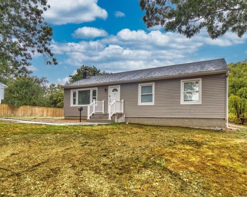 1 Pear St, Central Islip, NY 11722-4318