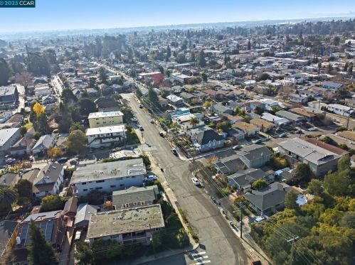 3201 Arkansas St, Oakland CA 94602-3707 exterior