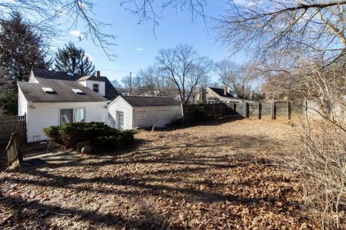 2535 Hartford Ave, Providence RI 02919-1604 exterior