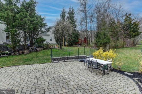 100 York Dr, Princeton NJ  08540-7946 exterior