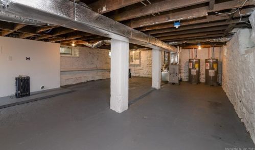 94 Cleveland Ave, Bridgeport CT  06606-5209 exterior