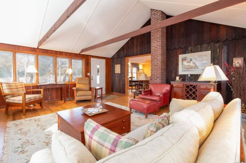 1520 Paradise Shores Rd, Southold, NY 11971-4043