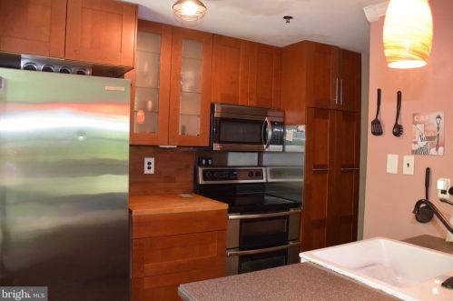 216 Stone Hurst Ct, New Castle DE  19720-3946 exterior