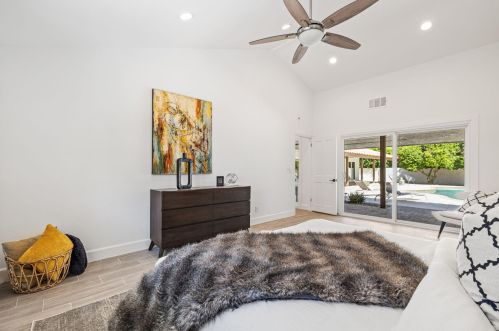 48890 Eisenhower Dr, La Quinta CA  92253-6223 exterior
