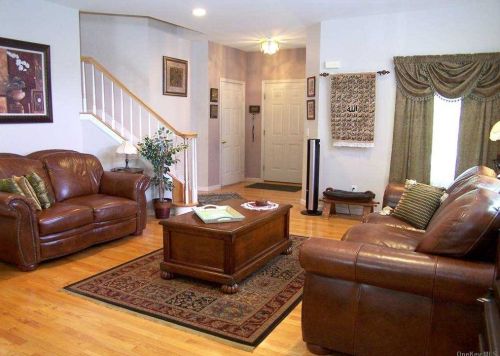 46 Sunflower Ridge Rd, South Setauket, NY 11720-3704