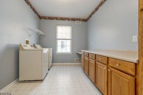 65 Kensington Cir, Belvidere NJ  07823-1700 exterior