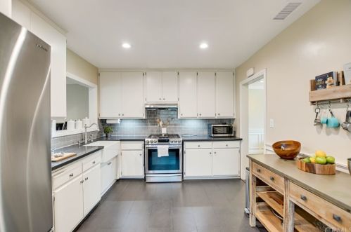 5719 Pennswood Ave, Lakewood CA  90712-1819 exterior