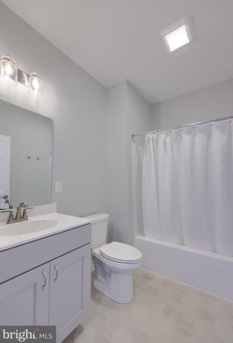 412 Constitution Dr, Ephrata PA  17522 exterior