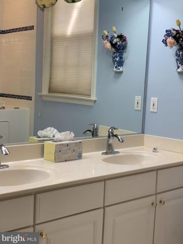 17653 Glass Ridge Pl, Gainesville VA  20155-3045 exterior