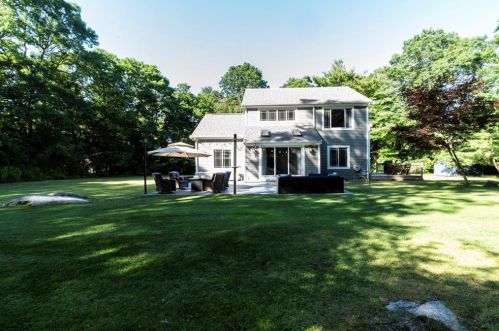 62 Demello Dr, Tiverton RI  02878-2770 exterior