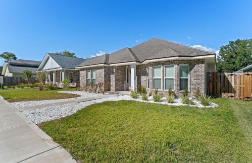 31 8th Ave, Shalimar FL  32579-1806 exterior