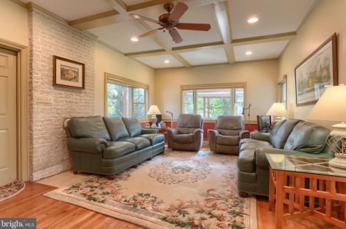 6411 Devonshire Hts Rd, Harrisburg PA 17111-4818 exterior