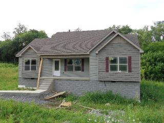 104 Matthews Dr, Lewisburg, TN 37091-2196