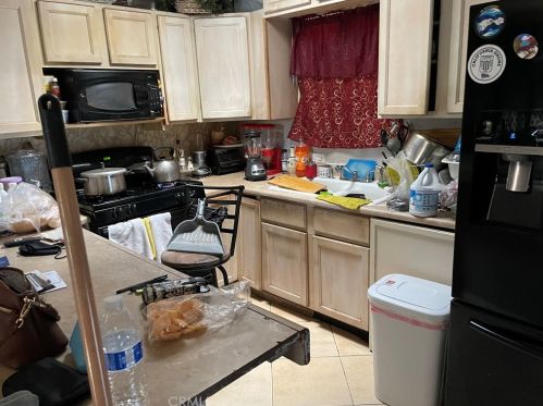 11853 Blythe St, North Hollywood, CA 91605-2506