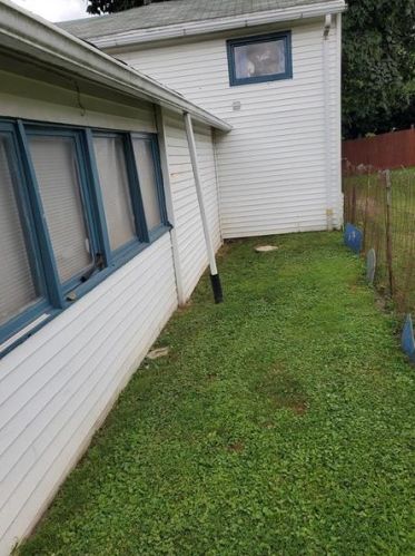 1137 Gibson Ave, South Connellsville, PA 15425-4905