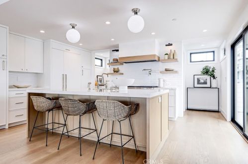 413 Bayview Dr, Manhattan Beach CA  90266-5717 exterior