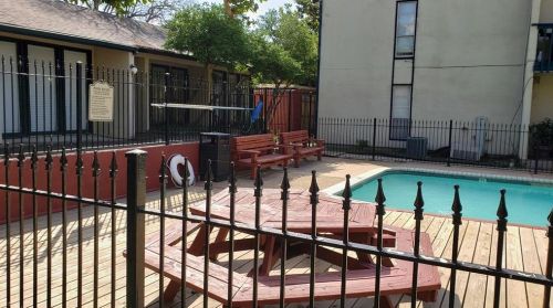 7155 Fair Oaks Ave, Dallas TX 75231-6176 exterior