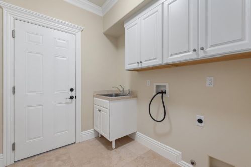 1916 Hull Ave, Redwood City CA  94061-3315 exterior