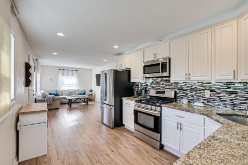 9 Madeline Ave, East Brunswick NJ  08816-3836 exterior