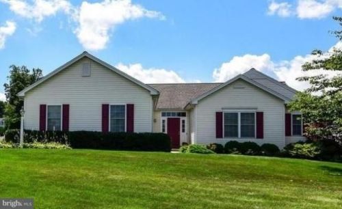 21 Berkshire Dr, Shrewsbury, PA 17361-1129