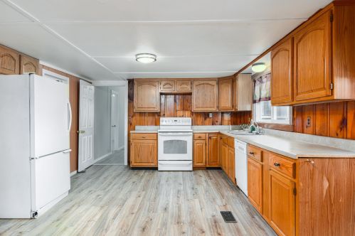 18 Kingsbury Dr, Milton, NH 03851-4606