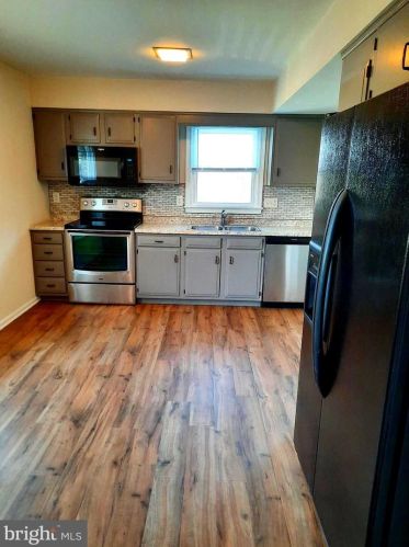 946 Allenview Dr, Navy Sup Dpt PA  17055-8605 exterior