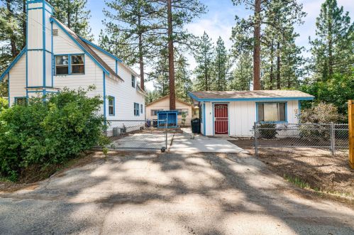 401 Sherwood Blvd, Big Bear City CA  92314-9659 exterior