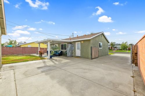 6350 San Rolando Cir, Buena Park CA  90620-3637 exterior