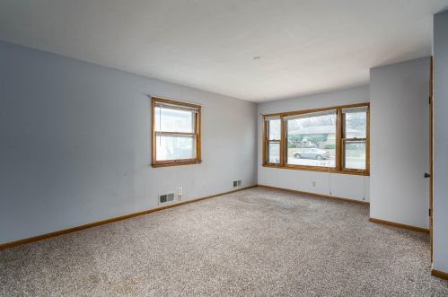10966 Stark St, Milwaukee, WI 10968-3833