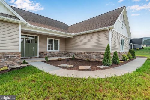 209 Mountainview Rd, Mount Holly Springs, PA 17065-1503