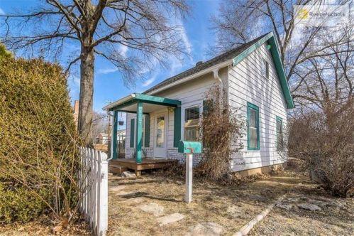 5705 Outlook St, Shawnee Mission KS  66202-3437 exterior