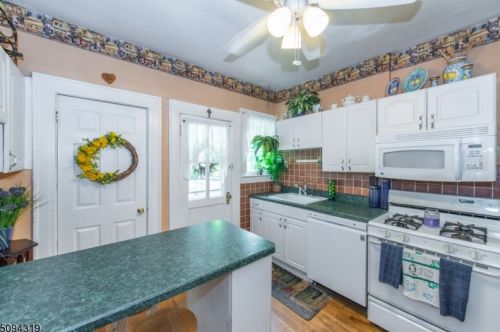 15 Floyd Rd, Verona NJ  07044-2521 exterior