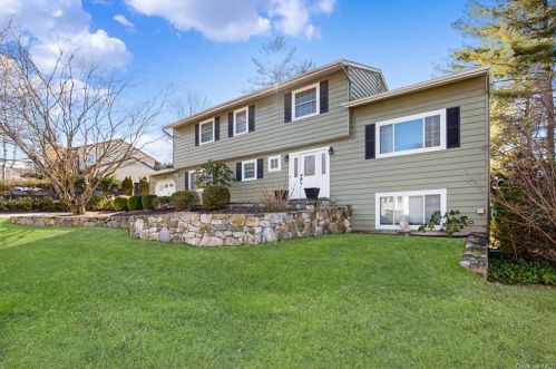 365 Columbine Ct, Yorktown Hgts, NY 10598-4919