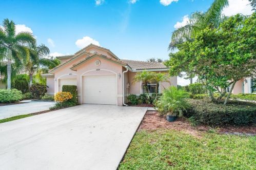 10674 Pelican Dr, West Palm Beach, FL 33414-6152