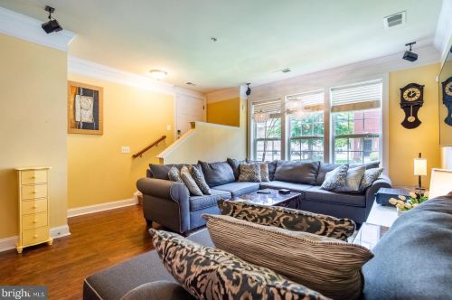 15161 Kentshire Dr, Woodbridge, VA 22191-6524