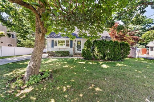 199 Mark Tree Rd, South Setauket, NY 11720-2237