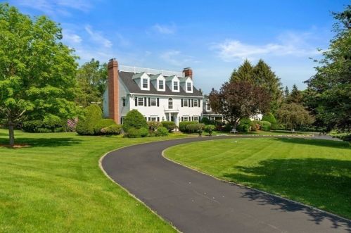 51 William Fairfield Dr, Wenham, MA 01984-1012