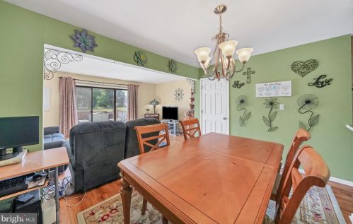 200 Canterbury Ct, East Windsor NJ 08520-5509 exterior