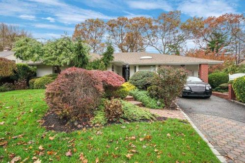 191 Birchwood Park Dr, Muttontown, NY 11753-2240
