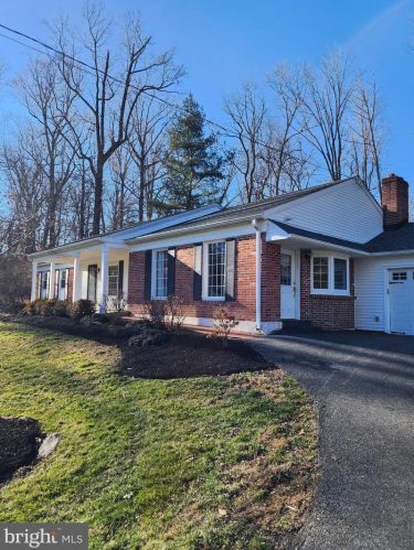 65 Glenview Rd, Glen Mills, PA 19342-1115