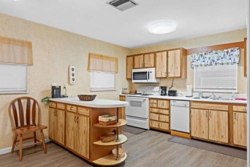 1130 35th Ave, Vero Beach, FL 32960-4003