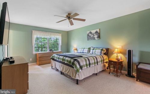 100 Brook Meadow Cir, Shrewsbury PA  17361-1236 exterior