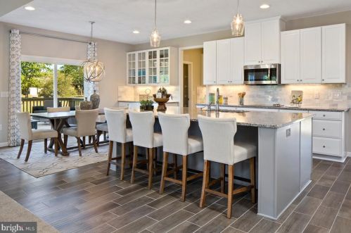 48 Winifred Dr, Hanover PA  17331-9714 exterior