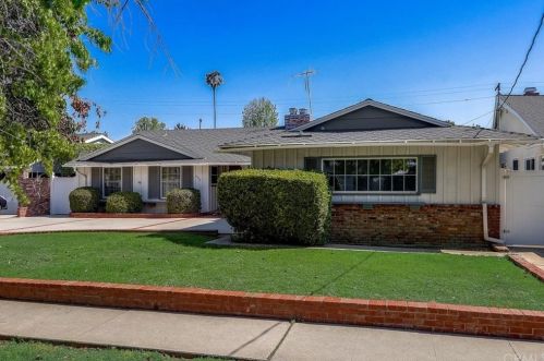 13916 Albers St, Van Nuys, CA 91401-5701