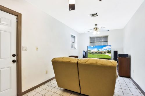 515 8th St, West Palm Beach FL  33403-3101 exterior